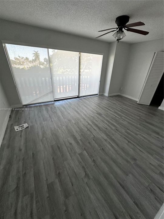 Activo con contrato: $2,850 (2 camas, 2 baños, 1330 Pies cuadrados)