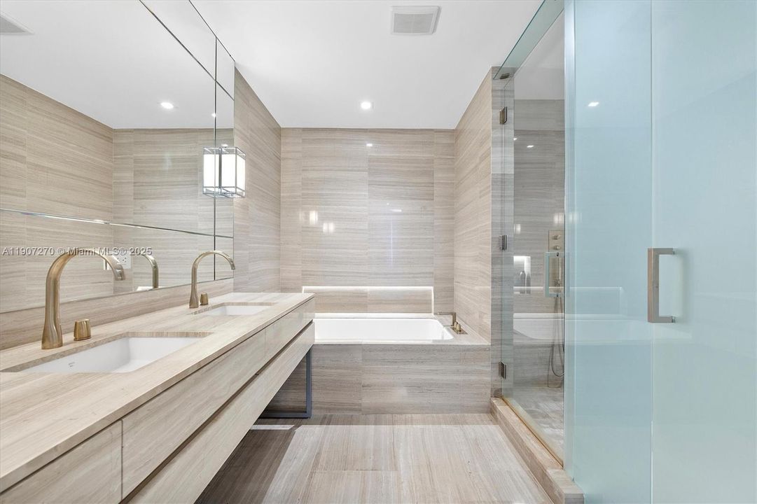 For Sale: $2,725,000 (2 beds, 2 baths, 1530 Square Feet)