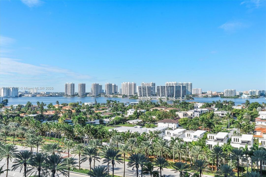 For Sale: $2,725,000 (2 beds, 2 baths, 1530 Square Feet)