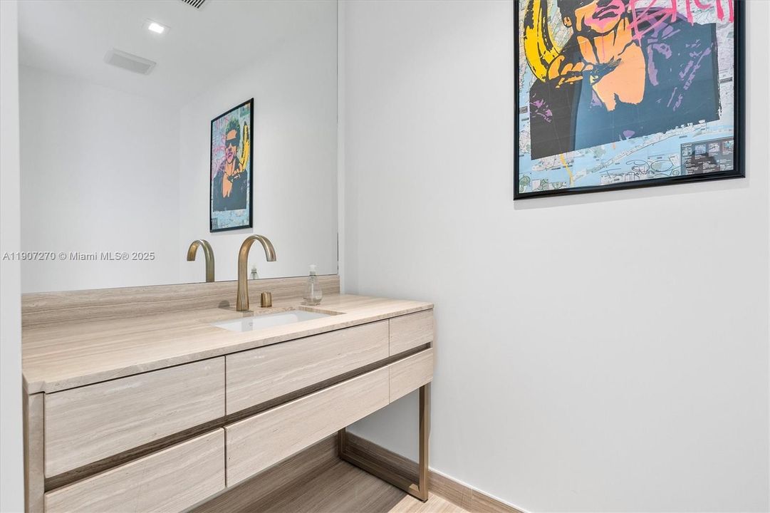 For Sale: $2,725,000 (2 beds, 2 baths, 1530 Square Feet)