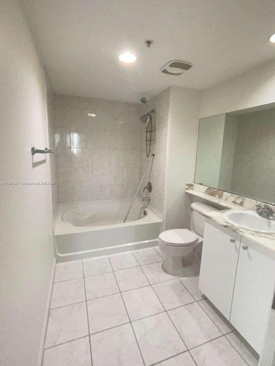 For Rent: $2,300 (1 beds, 1 baths, 787 Square Feet)