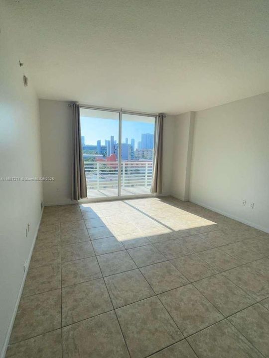 For Rent: $2,300 (1 beds, 1 baths, 787 Square Feet)