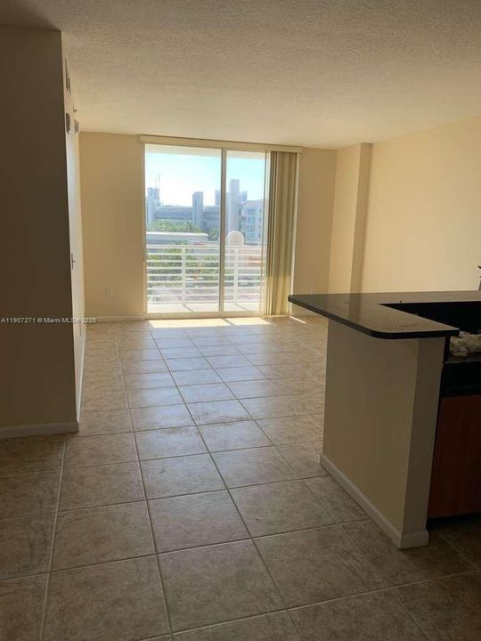 For Rent: $2,300 (1 beds, 1 baths, 787 Square Feet)