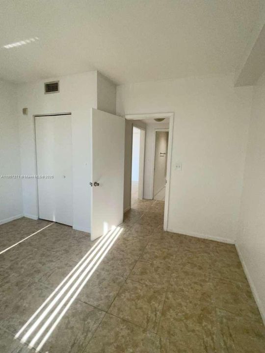 For Rent: $2,300 (1 beds, 1 baths, 787 Square Feet)