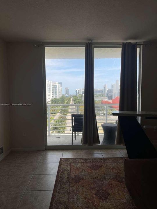 For Rent: $2,300 (1 beds, 1 baths, 787 Square Feet)