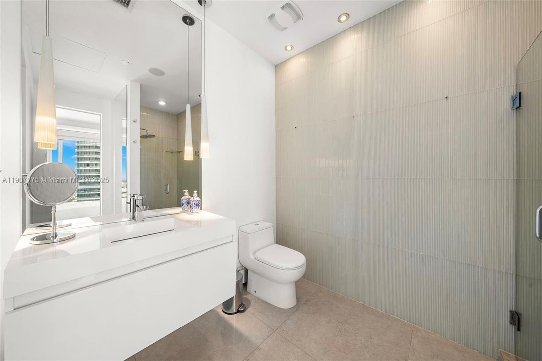 For Sale: $3,100,000 (2 beds, 2 baths, 1536 Square Feet)