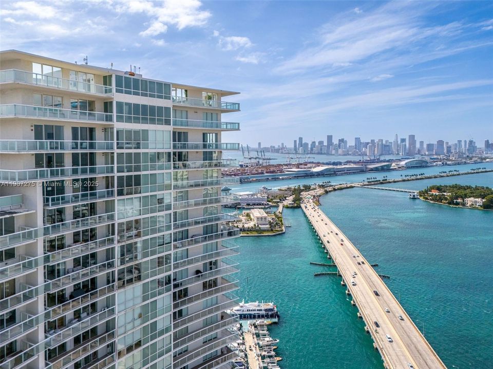 For Sale: $3,100,000 (2 beds, 2 baths, 1536 Square Feet)