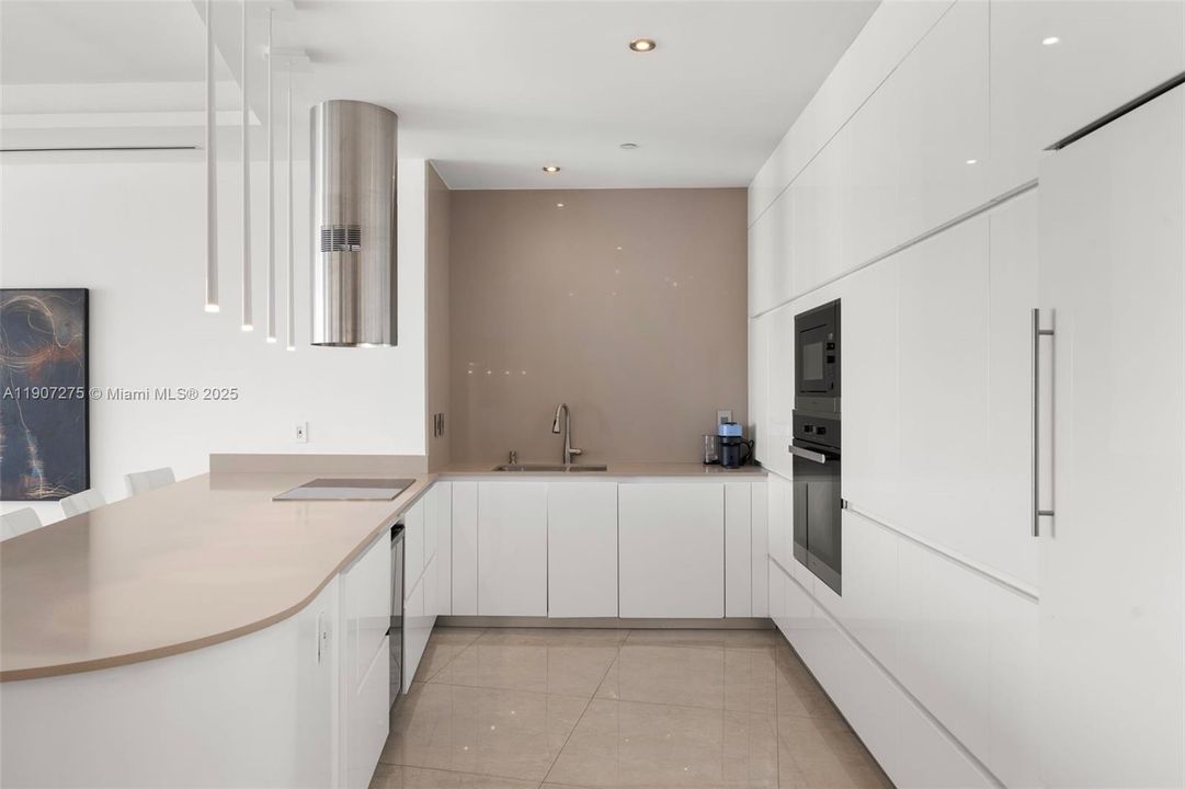 For Sale: $3,100,000 (2 beds, 2 baths, 1536 Square Feet)