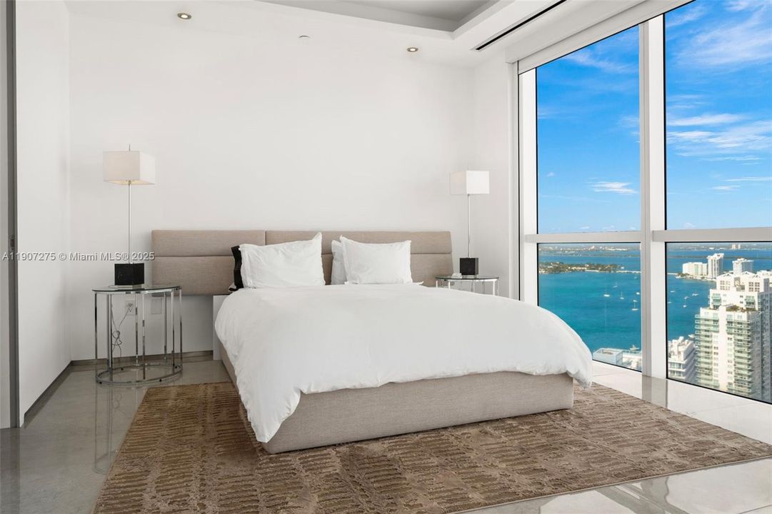 For Sale: $3,100,000 (2 beds, 2 baths, 1536 Square Feet)