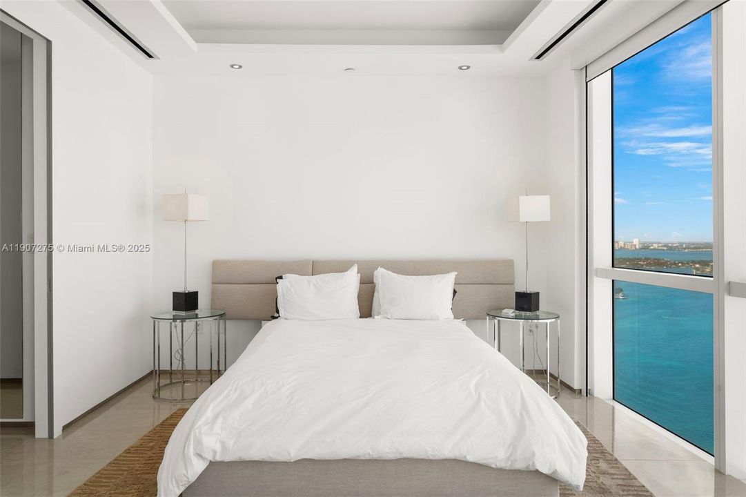 For Sale: $3,100,000 (2 beds, 2 baths, 1536 Square Feet)