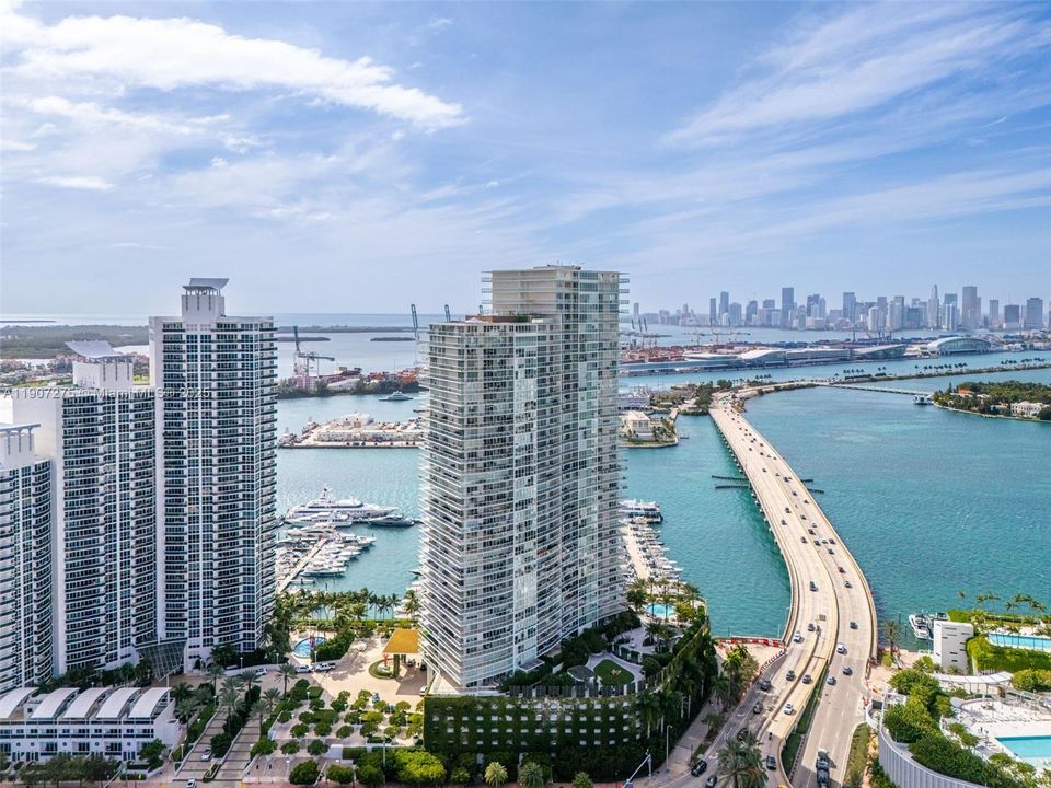 For Sale: $3,100,000 (2 beds, 2 baths, 1536 Square Feet)