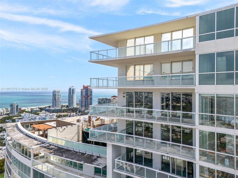 For Sale: $3,100,000 (2 beds, 2 baths, 1536 Square Feet)