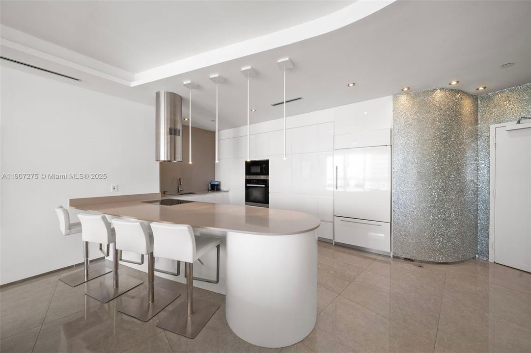 For Sale: $3,100,000 (2 beds, 2 baths, 1536 Square Feet)