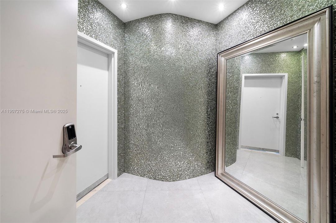 For Sale: $3,100,000 (2 beds, 2 baths, 1536 Square Feet)