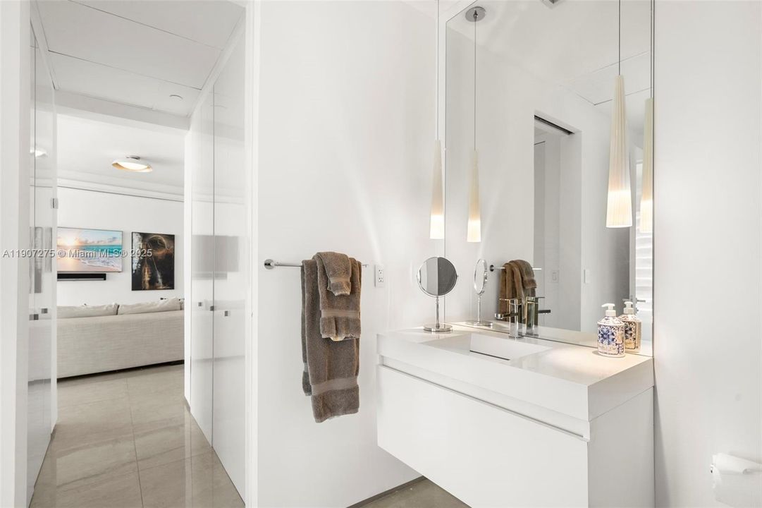 For Sale: $3,100,000 (2 beds, 2 baths, 1536 Square Feet)