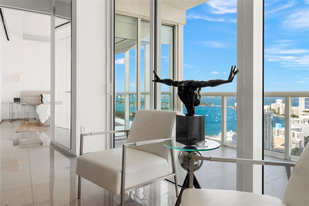 For Sale: $3,100,000 (2 beds, 2 baths, 1536 Square Feet)