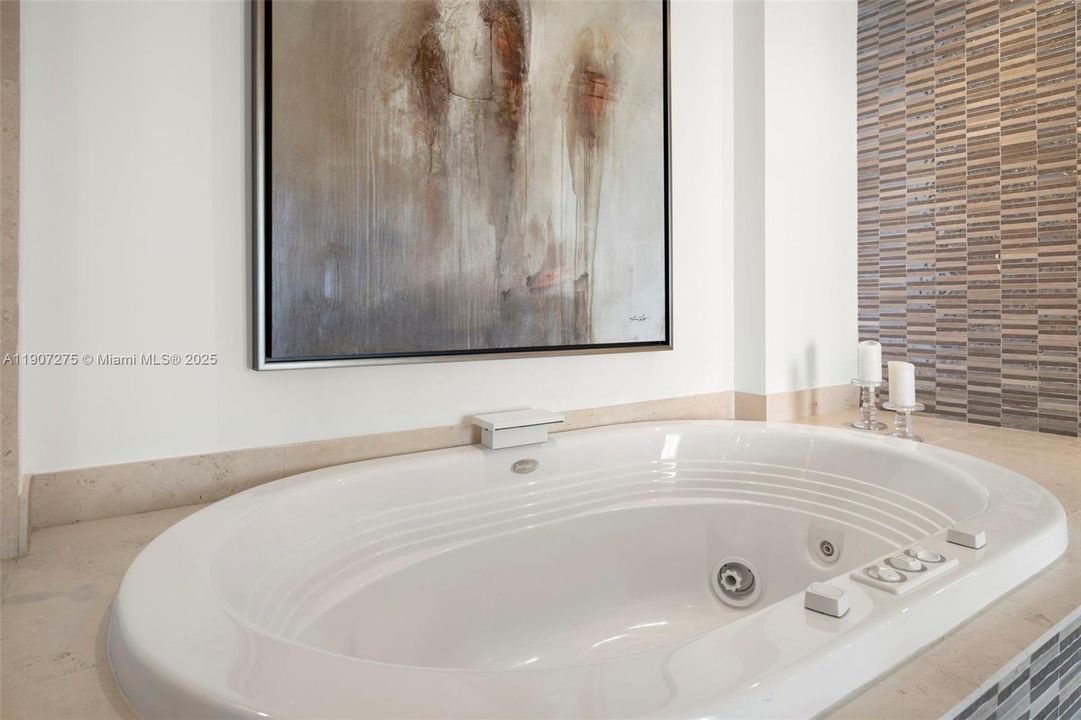 For Sale: $3,100,000 (2 beds, 2 baths, 1536 Square Feet)