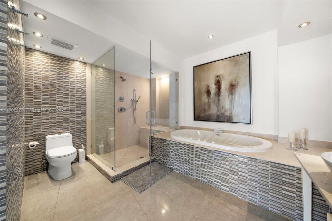 For Sale: $3,100,000 (2 beds, 2 baths, 1536 Square Feet)