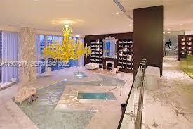 For Rent: $3,500 (1 beds, 1 baths, 984 Square Feet)