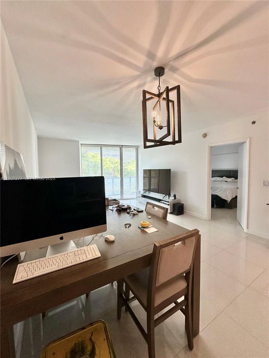 For Rent: $3,500 (1 beds, 1 baths, 984 Square Feet)