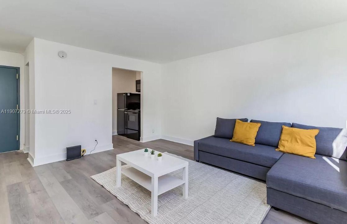 Recently Rented: $1,900 (1 beds, 1 baths, 500 Square Feet)