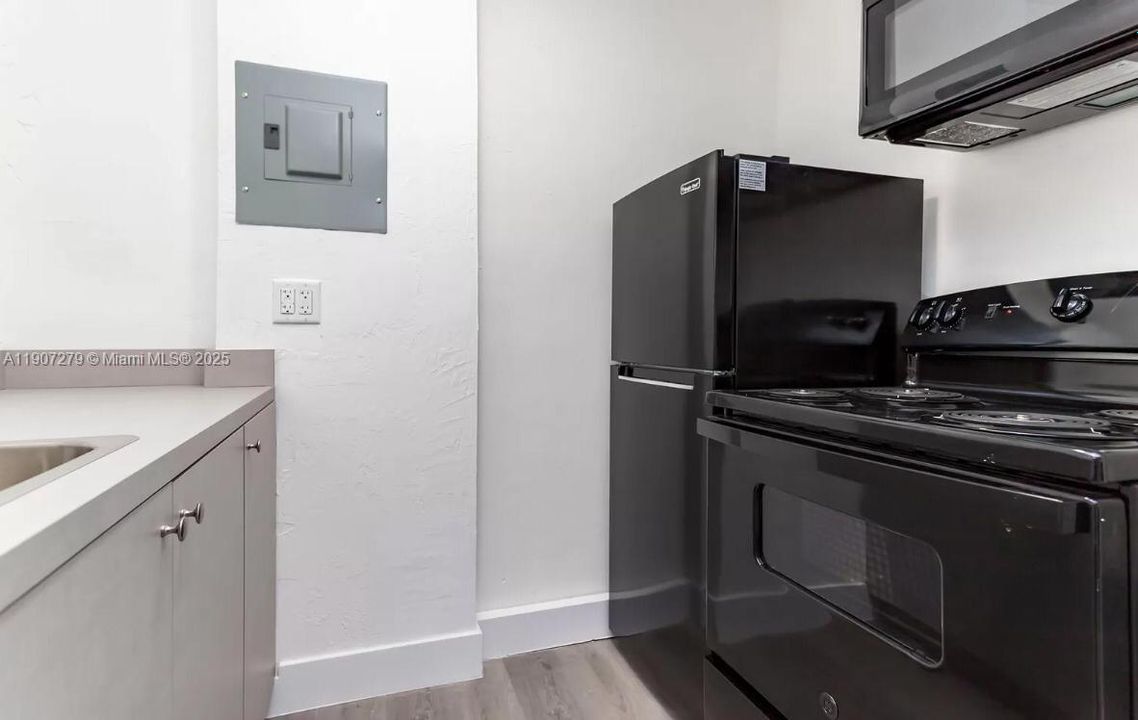 Recently Rented: $1,900 (1 beds, 1 baths, 500 Square Feet)