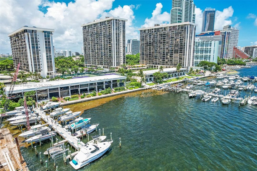 Active With Contract: $610,000 (2 beds, 2 baths, 1316 Square Feet)