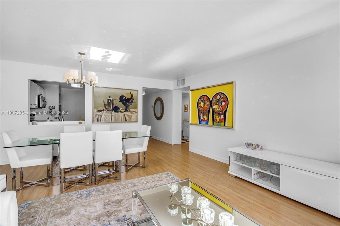 Active With Contract: $610,000 (2 beds, 2 baths, 1316 Square Feet)