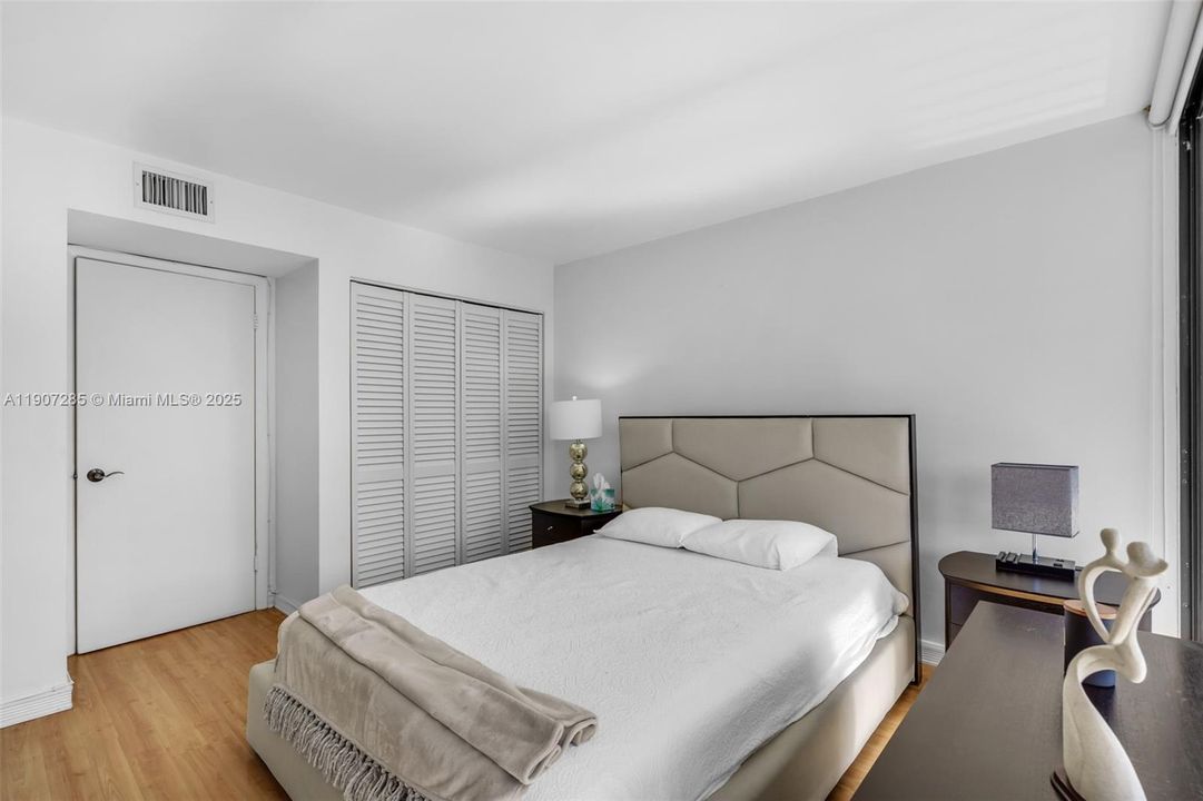 Active With Contract: $610,000 (2 beds, 2 baths, 1316 Square Feet)