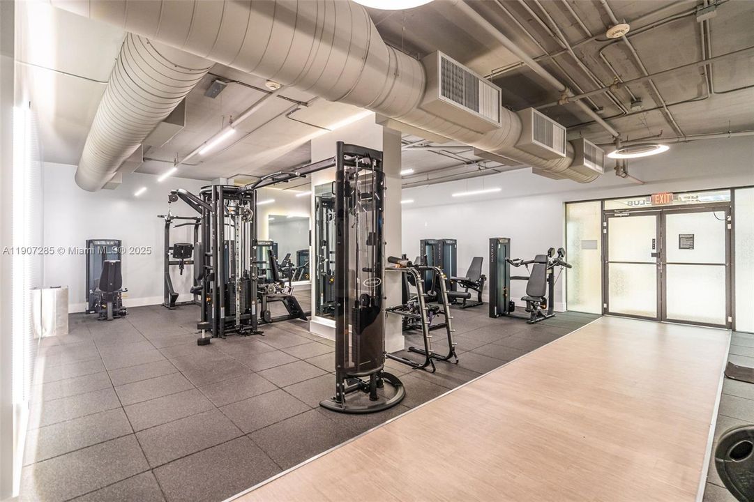 Active With Contract: $610,000 (2 beds, 2 baths, 1316 Square Feet)