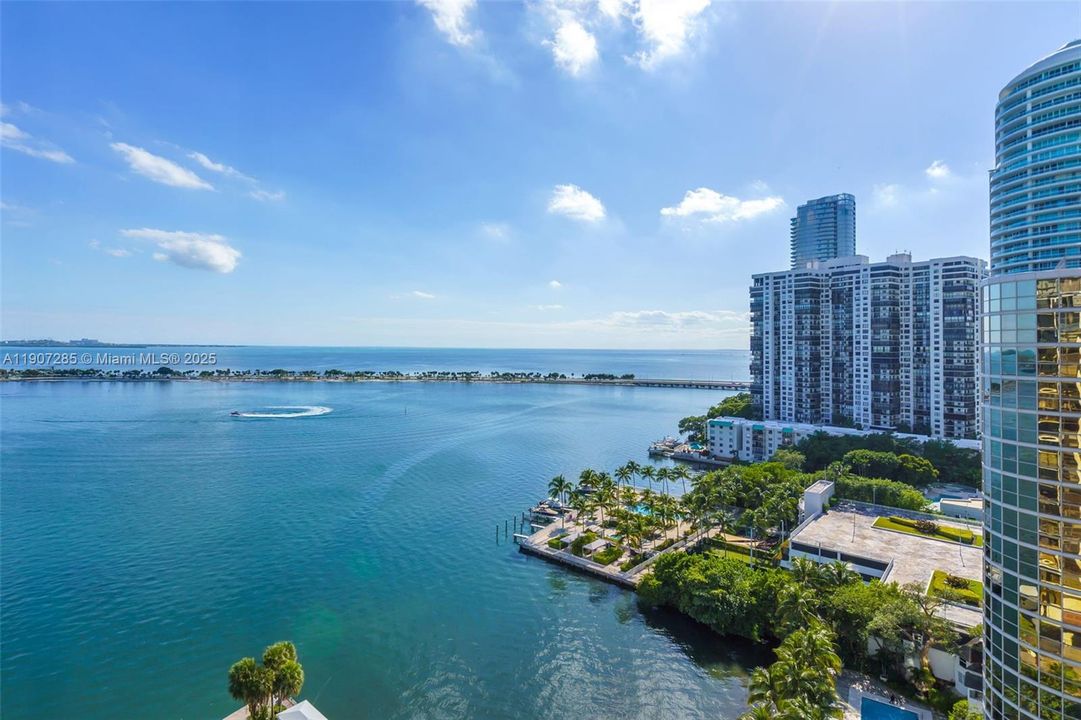 Active With Contract: $610,000 (2 beds, 2 baths, 1316 Square Feet)