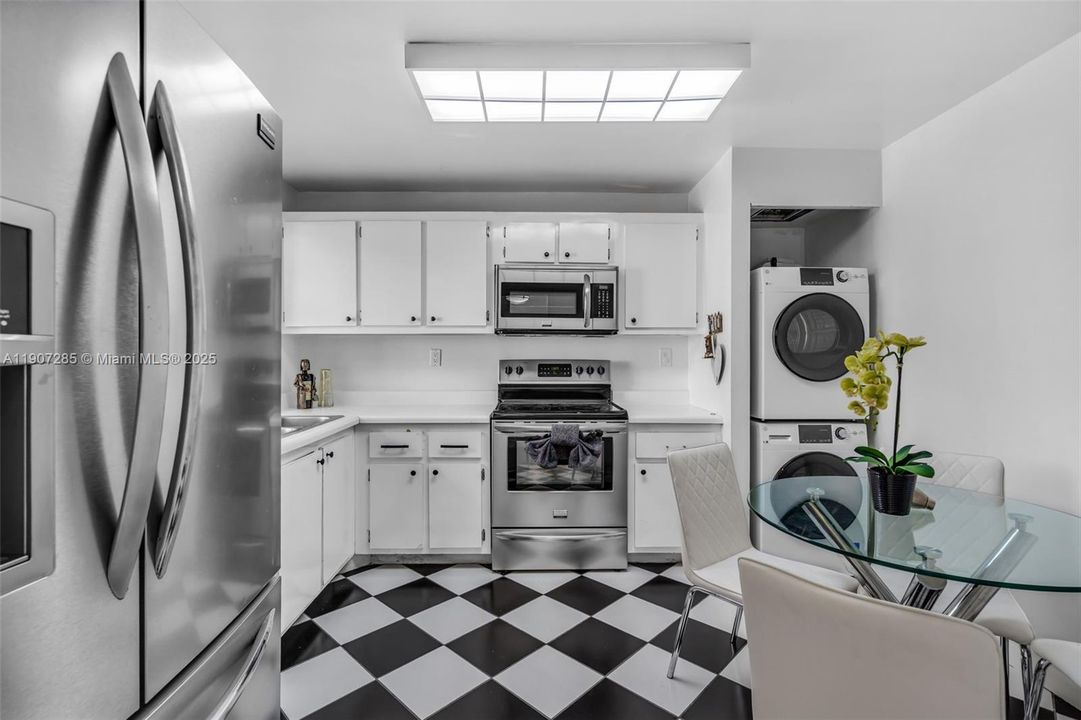 Active With Contract: $610,000 (2 beds, 2 baths, 1316 Square Feet)