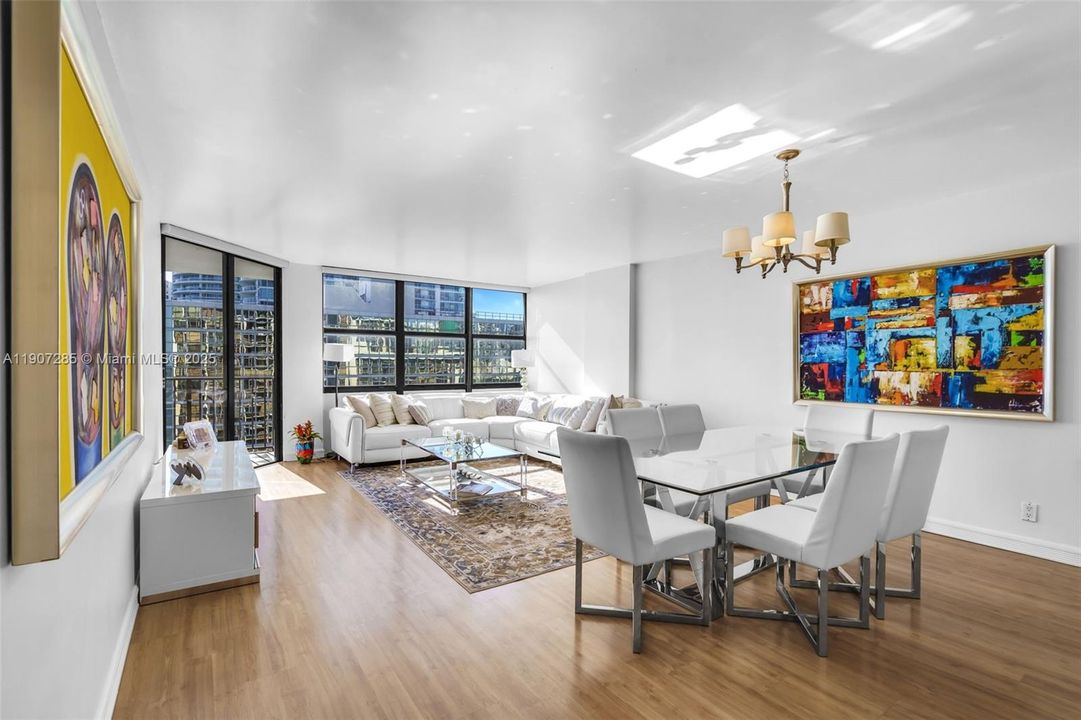 Active With Contract: $610,000 (2 beds, 2 baths, 1316 Square Feet)