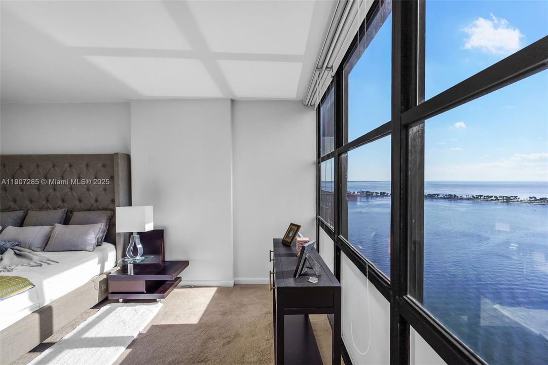 Active With Contract: $610,000 (2 beds, 2 baths, 1316 Square Feet)