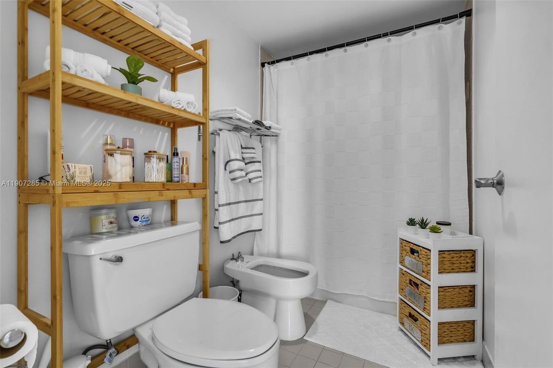 Active With Contract: $610,000 (2 beds, 2 baths, 1316 Square Feet)