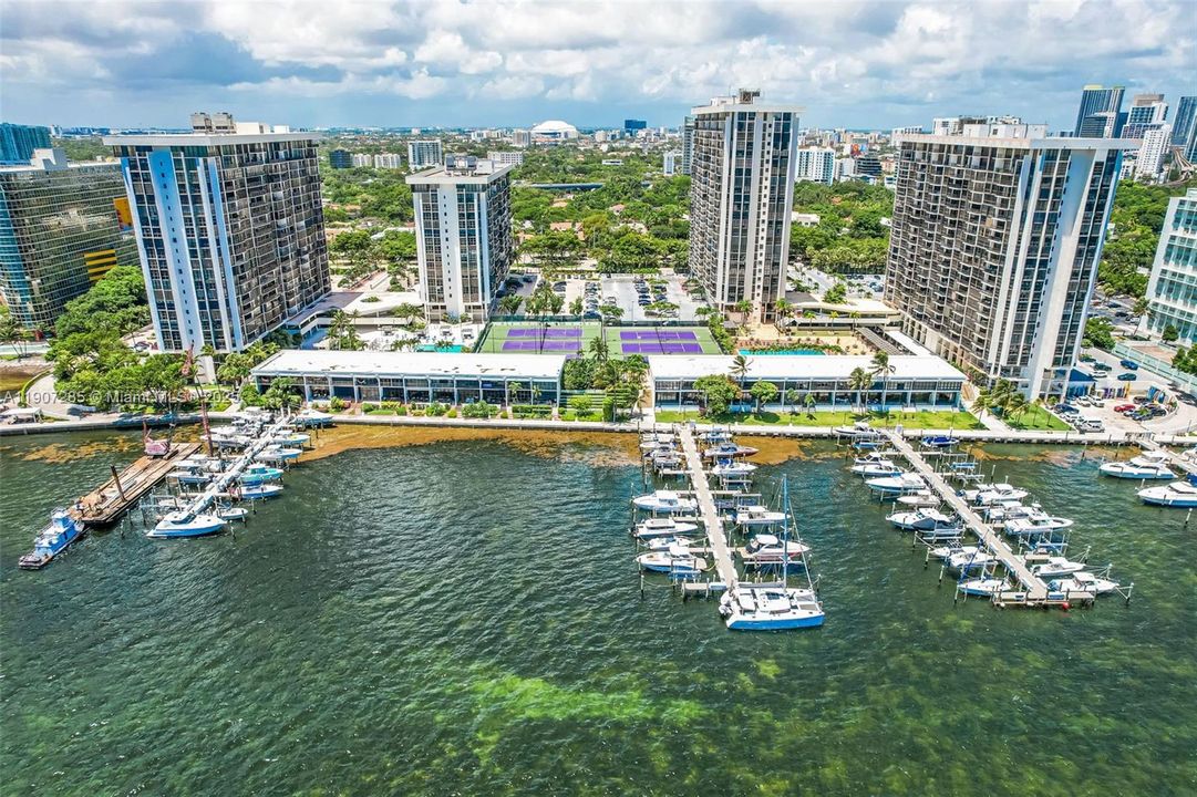 Active With Contract: $610,000 (2 beds, 2 baths, 1316 Square Feet)