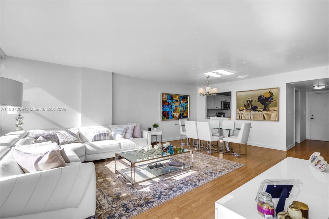 Active With Contract: $610,000 (2 beds, 2 baths, 1316 Square Feet)