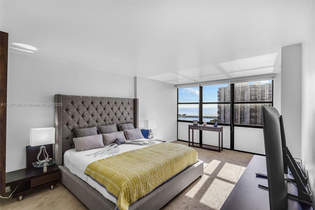 Active With Contract: $610,000 (2 beds, 2 baths, 1316 Square Feet)