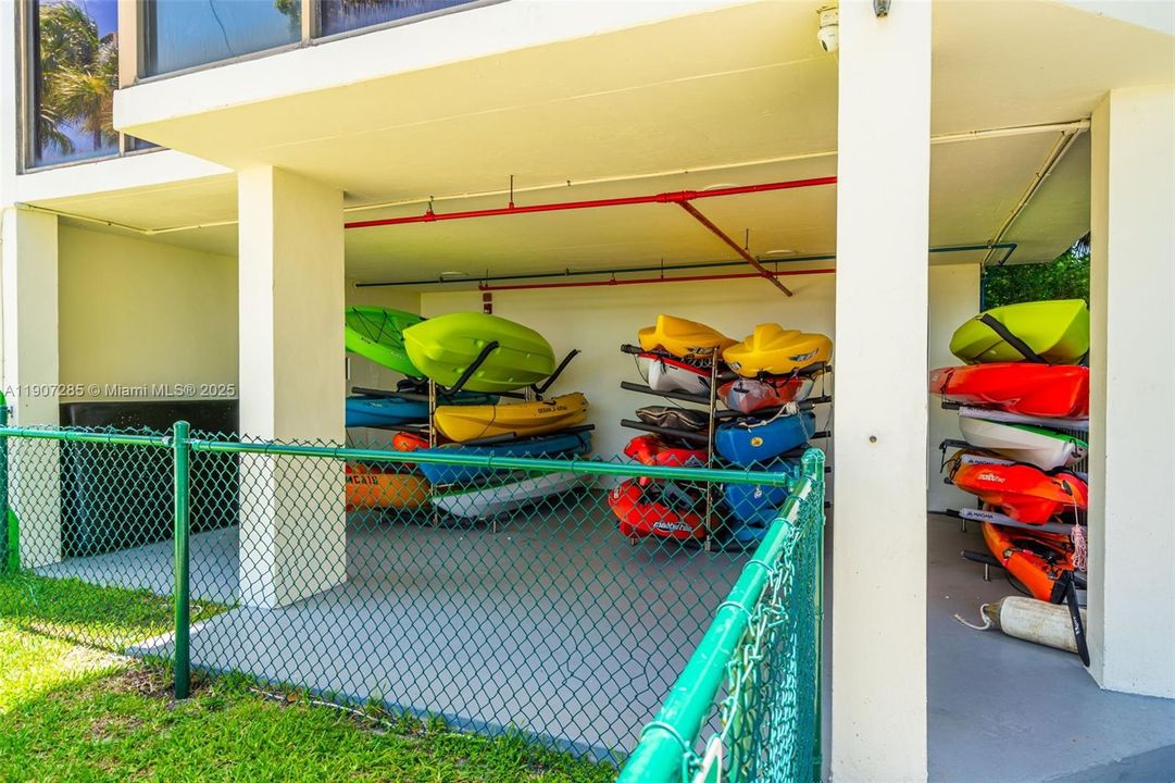 Active With Contract: $610,000 (2 beds, 2 baths, 1316 Square Feet)