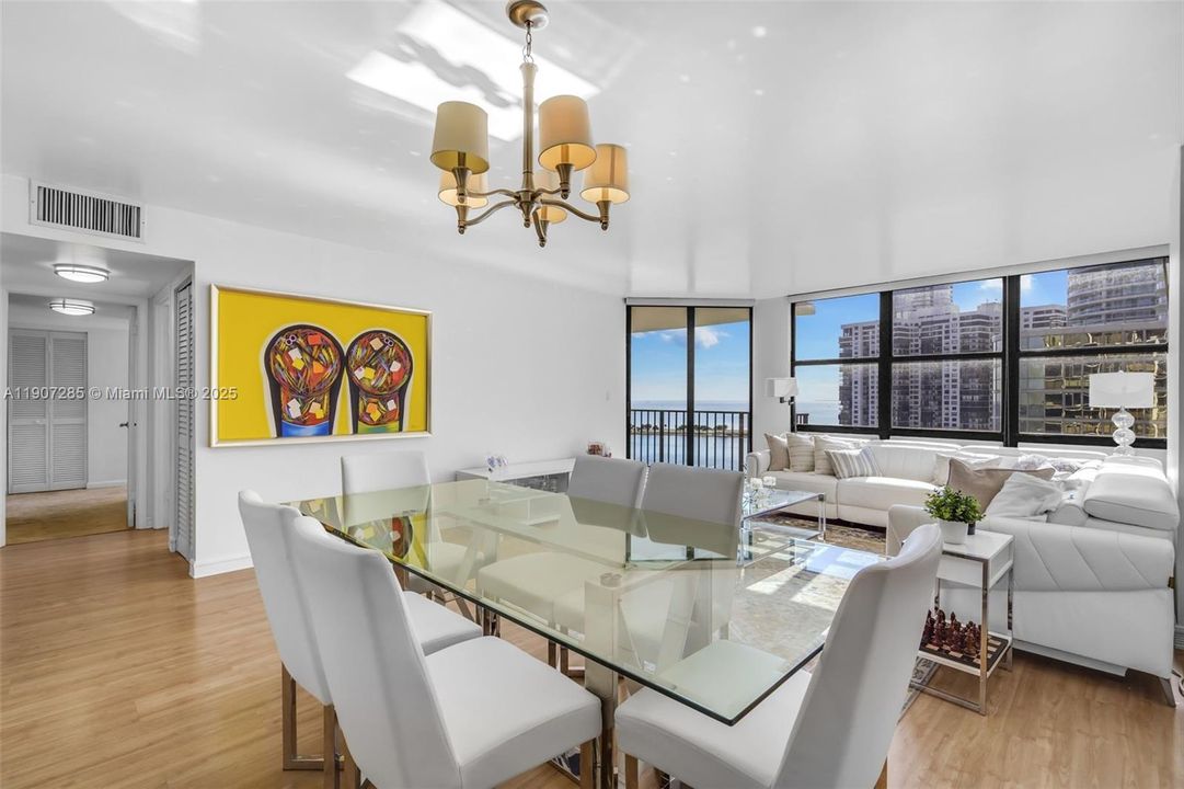 Active With Contract: $610,000 (2 beds, 2 baths, 1316 Square Feet)