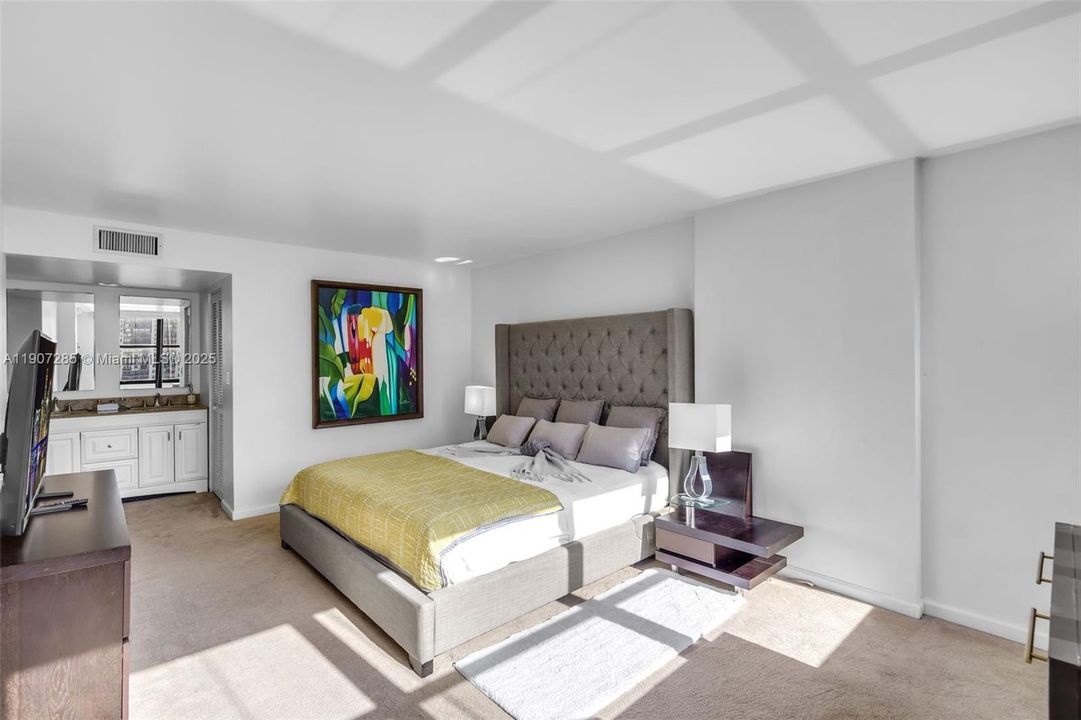 Active With Contract: $610,000 (2 beds, 2 baths, 1316 Square Feet)