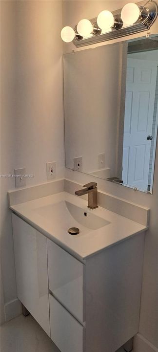 Recently Rented: $2,150 (3 beds, 1 baths, 847 Square Feet)