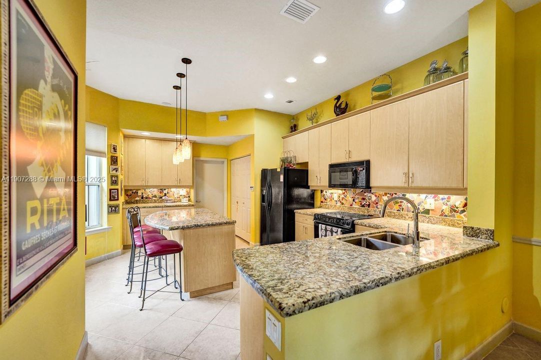 En Venta: $1,275,000 (3 camas, 2 baños, 2126 Pies cuadrados)