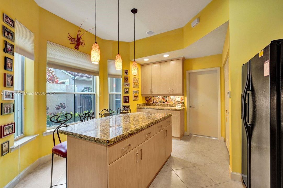 En Venta: $1,275,000 (3 camas, 2 baños, 2126 Pies cuadrados)