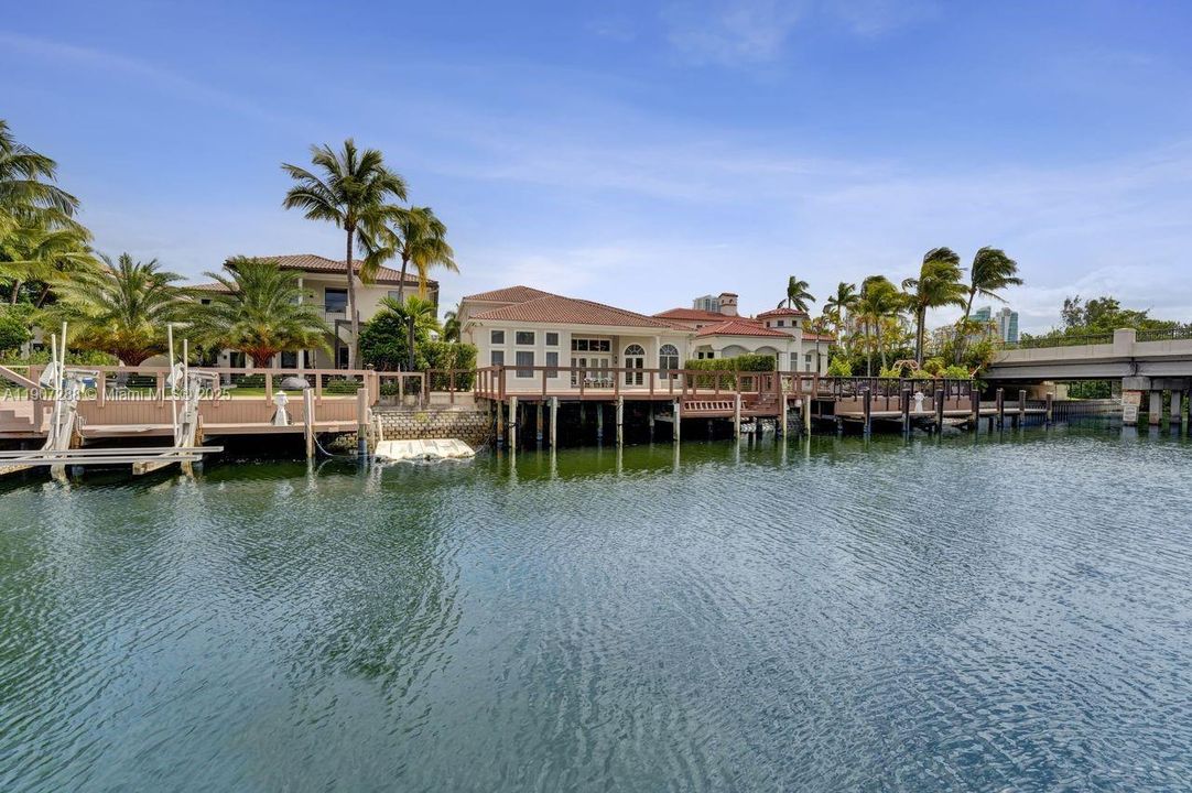 En Venta: $1,275,000 (3 camas, 2 baños, 2126 Pies cuadrados)