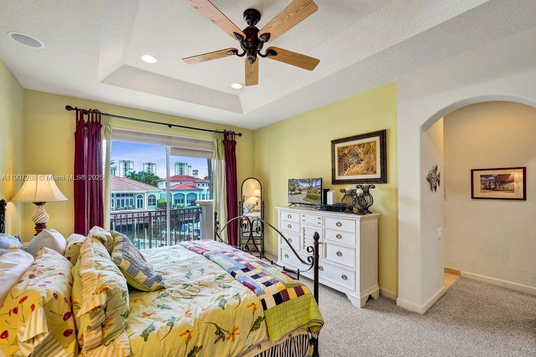 En Venta: $1,275,000 (3 camas, 2 baños, 2126 Pies cuadrados)