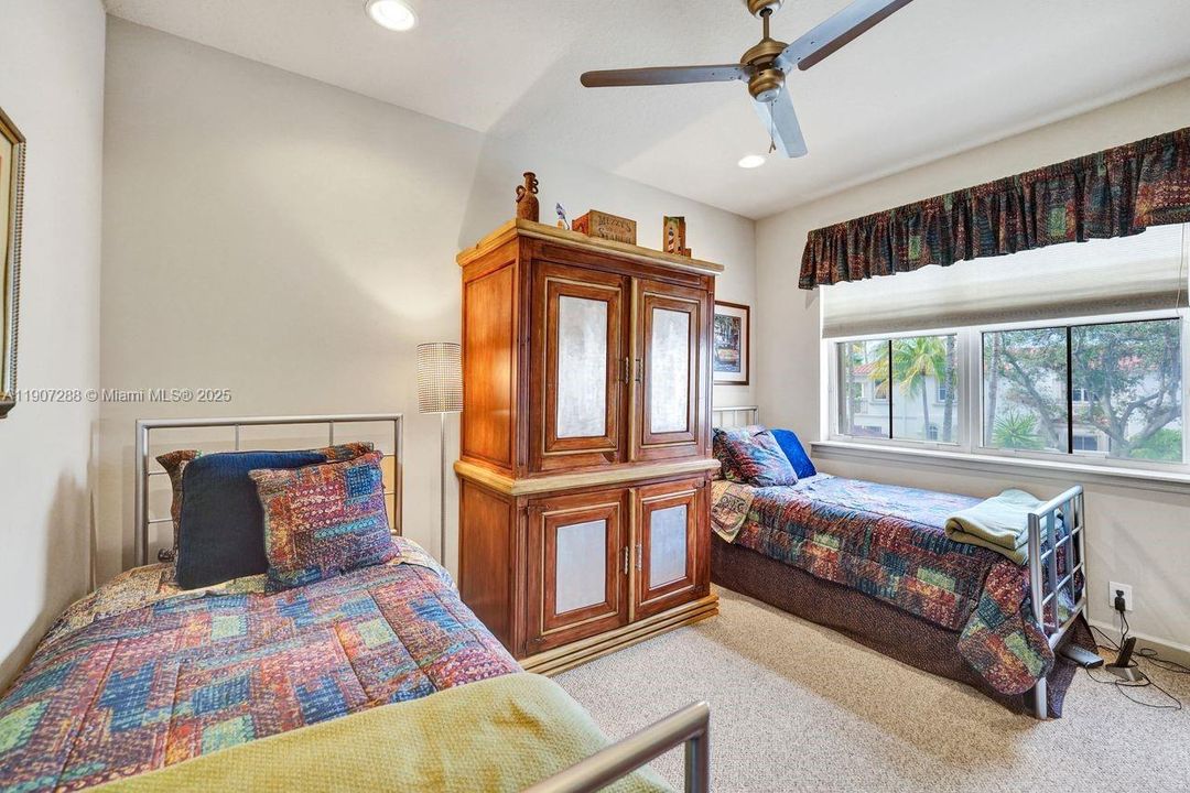 En Venta: $1,275,000 (3 camas, 2 baños, 2126 Pies cuadrados)