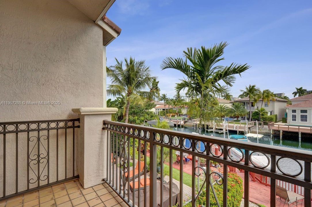 En Venta: $1,275,000 (3 camas, 2 baños, 2126 Pies cuadrados)