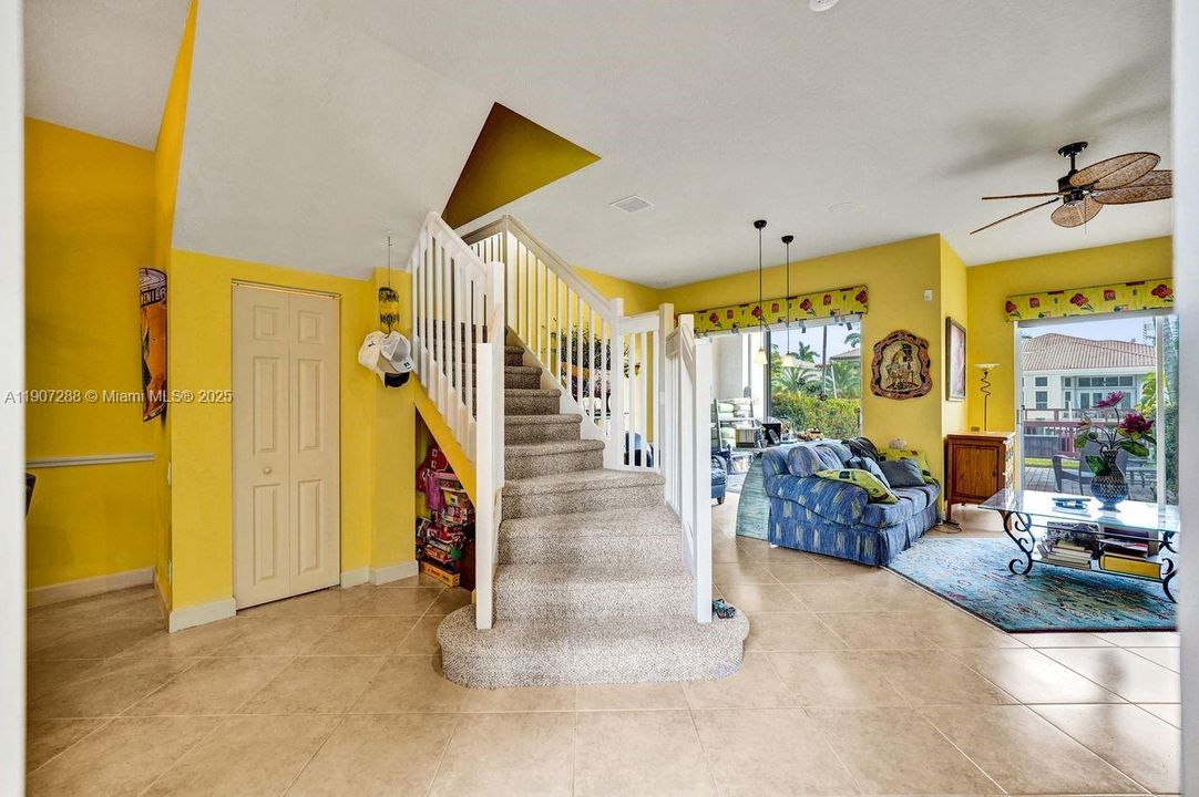 En Venta: $1,275,000 (3 camas, 2 baños, 2126 Pies cuadrados)