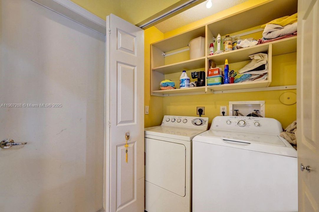 En Venta: $1,275,000 (3 camas, 2 baños, 2126 Pies cuadrados)